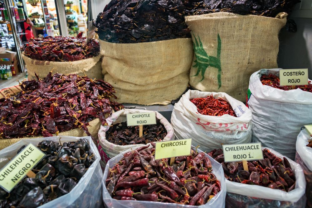 Chilli papričky na mexickém trhu