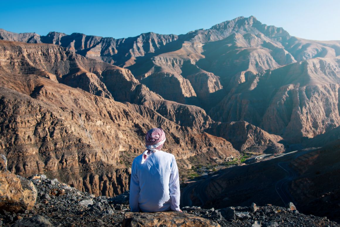Dva vrcholy Jebel Jais, ten vpravo patří Ománu, ten vlevo Emirátům