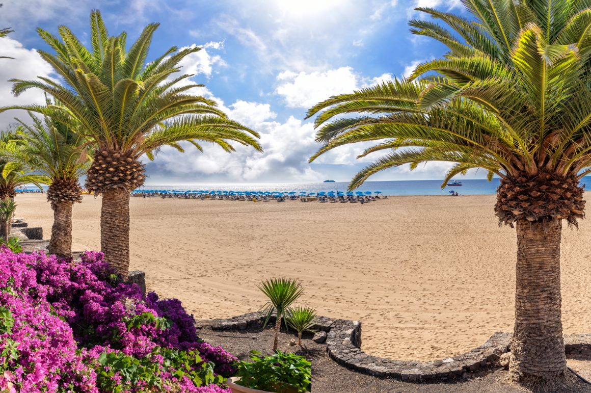 Pláž u Puerto del Carmen, Lanzarote