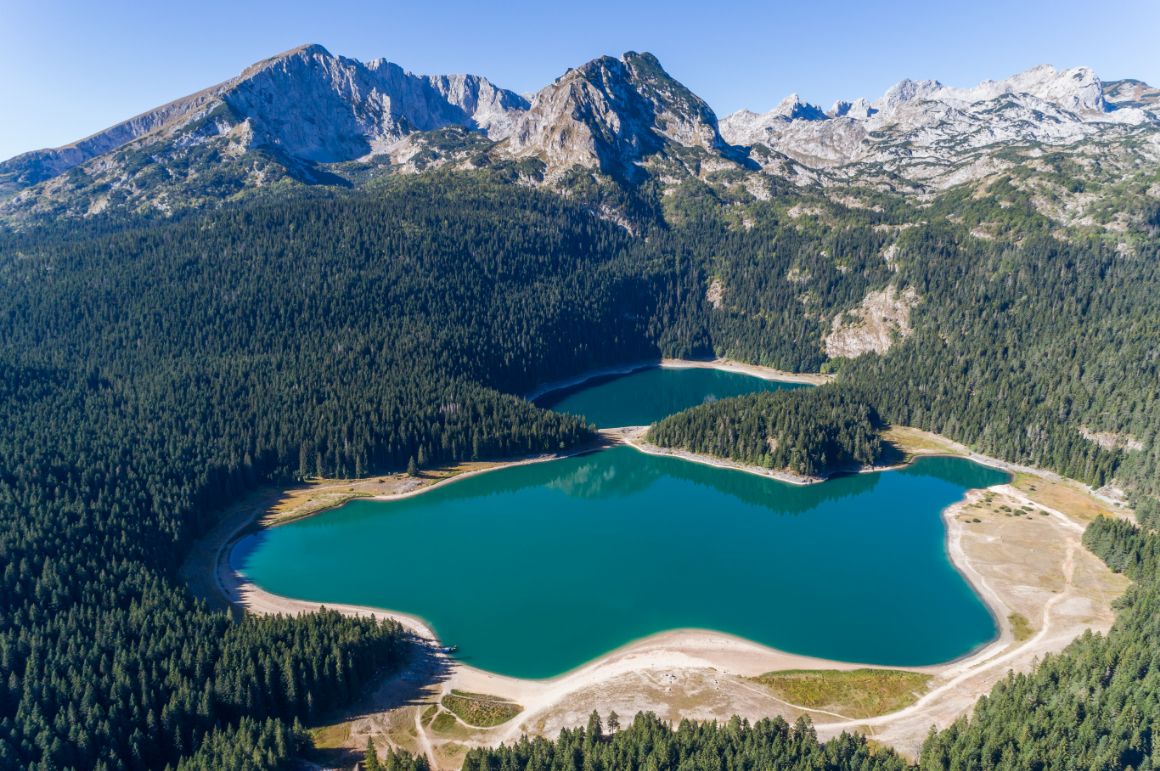 Černé jezero v pohoří Durmitor, Černá Hora