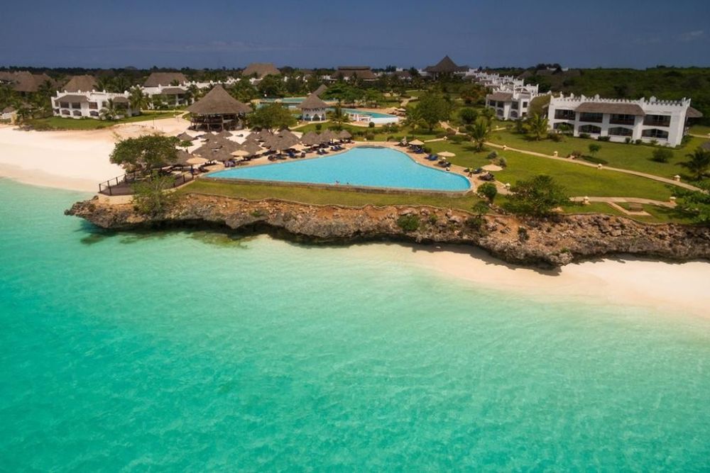 Pláž, bazén a hotel Royal Zanzibar Beach Resort