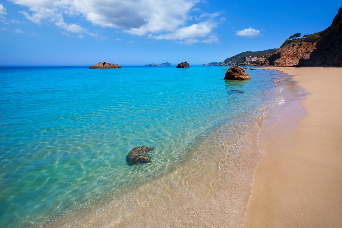 Pláž Agua Blanca, Ibiza, Španělsko