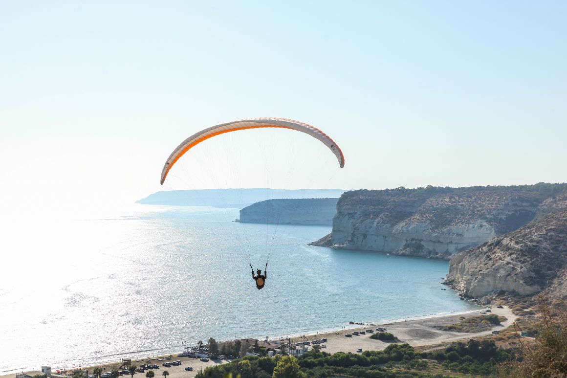 Paragliding nad Kyprem