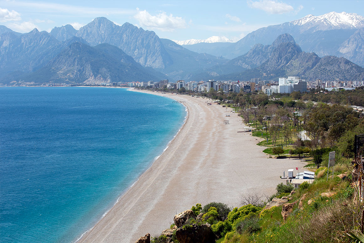 Pláž Konyaaltı, Antalya, Turecko