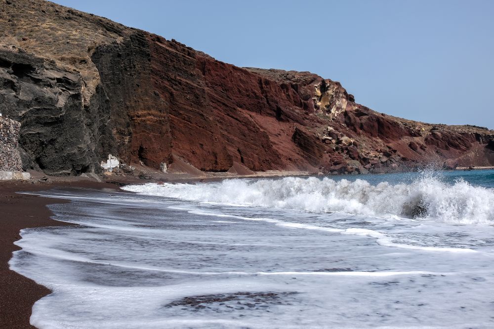 Vlny na Červené pláži za větrného dne, Santorini Vlny na Červené pláži za větrného dne, Santorini