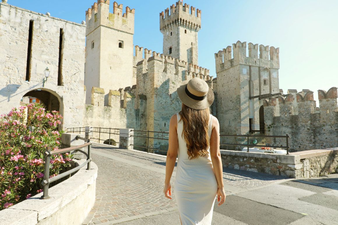 Hrad v Sirmione, Lago di Garda Hrad v Sirmione, Lago di Garda